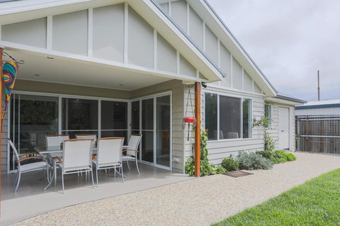 Armidale Cottage - House 2 - Accommodation Broadbeach 0