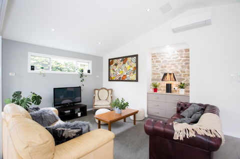 Armidale Cottage - House 2 - Accommodation Broadbeach 21