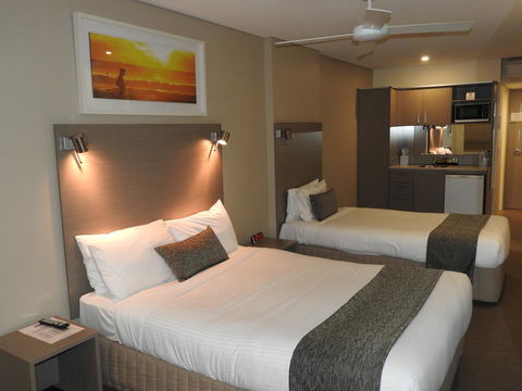 Manly Paradise Motel & Apartments - Accommodation Broadbeach 1