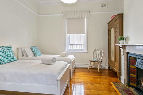 Oversized 2 Bedroom Manly Beach House - Accommodation Broadbeach 5