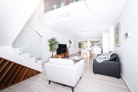 Luxury Villa Darlington - Vine - Accommodation Broadbeach 0