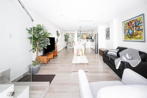 Luxury Villa Darlington - Vine - Accommodation Broadbeach 1