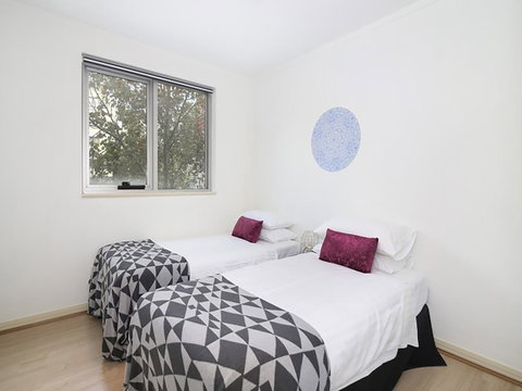 Lower Bridge And Sails - Executive 2BR Darlinghurst Apartment With Balcony And Rooftop Views - Accommodation Broadbeach 8