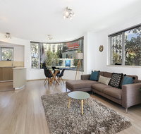 Lower Bridge and Sails - Executive 2BR Darlinghurst Apartment with Balcony and Rooftop Views - Accommodation Broadbeach
