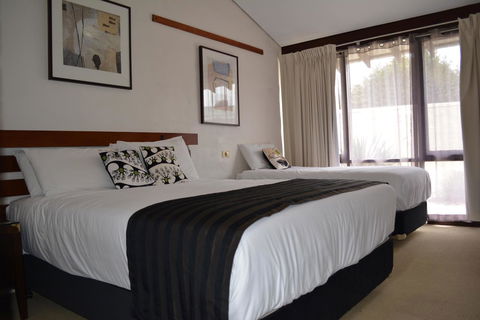 The Apple Inn - Accommodation Broadbeach 25