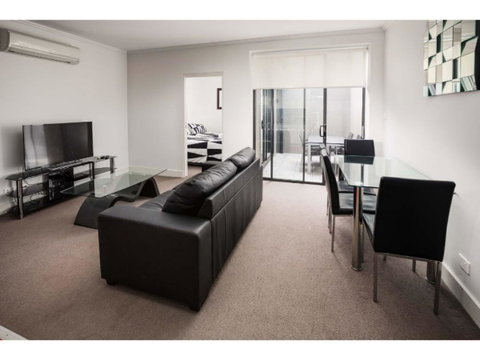 The Star Apartments - Accommodation Broadbeach 2