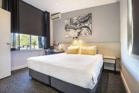 Nightcap At Colyton Hotel - Accommodation Broadbeach 1