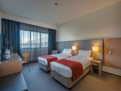 Alpha Hotel Eastern Creek - Accommodation Broadbeach 1