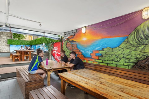 Summer House Kings Cross - Accommodation Broadbeach 10