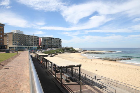 Arena Luxury Beachfront Apartment - Accommodation Broadbeach 32