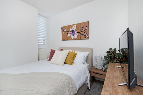 Arena Luxury Beachfront Apartment - Accommodation Broadbeach 24