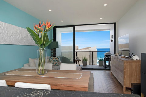 Arena Luxury Beachfront Apartment - Accommodation Broadbeach 23