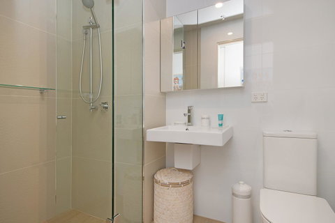 Arena Luxury Beachfront Apartment - Accommodation Broadbeach 42