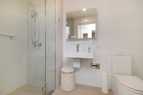 Arena Luxury Beachfront Apartment - Accommodation Broadbeach 25