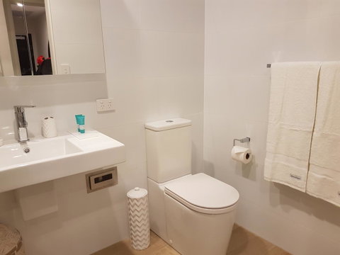 Arena Luxury Beachfront Apartment - Accommodation Broadbeach 30