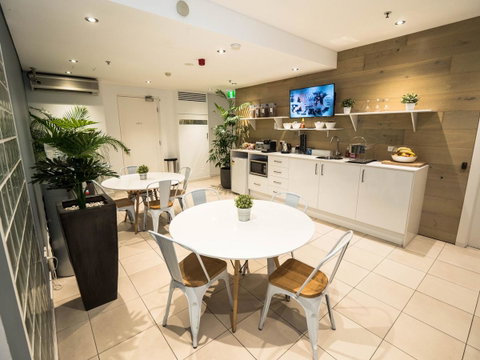 Crown Hotel Surry Hills - Accommodation Broadbeach 6