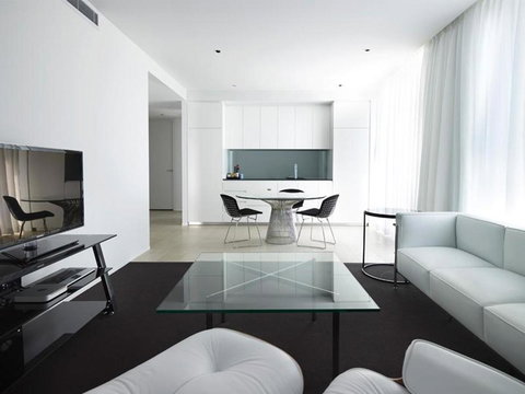 Burbury Hotel - Accommodation Broadbeach 7