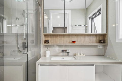 BOUTIQUE STAYS - Edinburgh Place - Accommodation Broadbeach 1