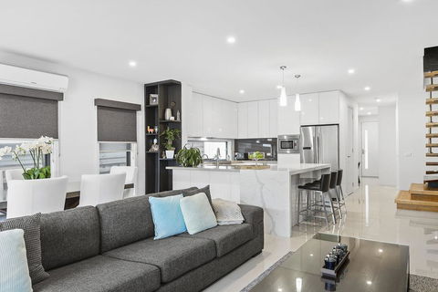 BOUTIQUE STAYS - Edinburgh Place - Accommodation Broadbeach 3
