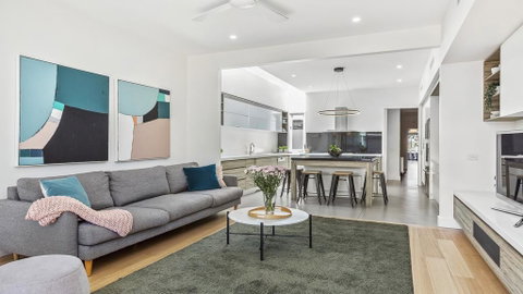 Boutique Stays - Victorian Vogue, Richmond House - Accommodation Broadbeach 0