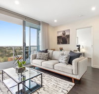 Brand New Apartment With Balcony Gym and Sauna - Accommodation Broadbeach