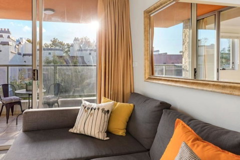 Bright Central Pad With Rooftop Pool, Gym & Parking - Accommodation Broadbeach 3