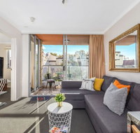 Bright Central Pad with Rooftop Pool Gym  Parking - Accommodation Broadbeach