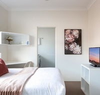 Bright Studio Steps from Westmead Hospital - Accommodation Broadbeach