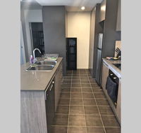 Bright Modern Stylish - Top Floor Apt - Woden - Accommodation Broadbeach
