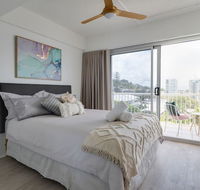 Burleigh Point Beach Vibes Stylish and Modern - Accommodation Broadbeach