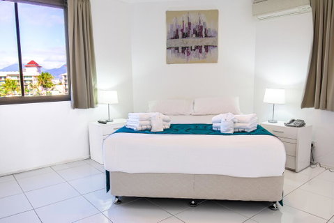 Cairns Aquarius - Accommodation Broadbeach 1