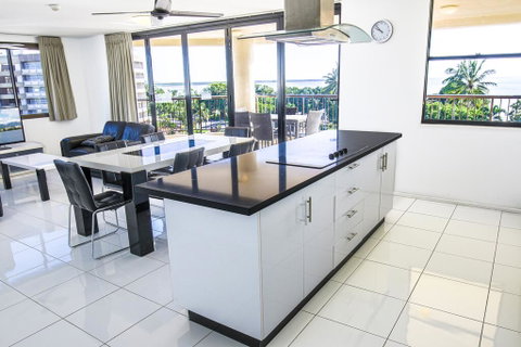 Cairns Aquarius - Accommodation Broadbeach 2