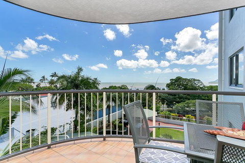 Cairns Esplanade Apartment - Accommodation Broadbeach 3