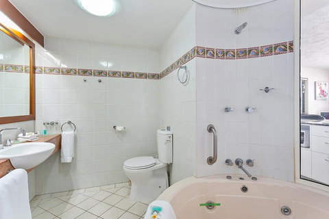 Cairns Esplanade Apartment - Accommodation Broadbeach 1