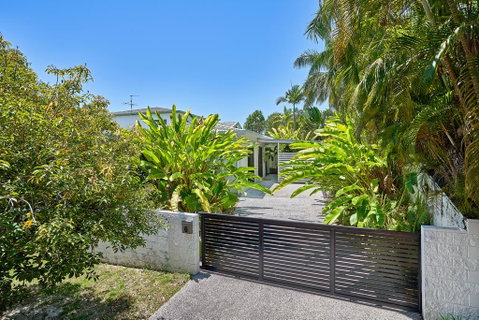 Cairns Northern Beaches Holiday Retreat - Accommodation Broadbeach 1