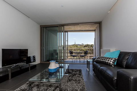 Canberra Luxury Apartment 8 - Accommodation Broadbeach 2
