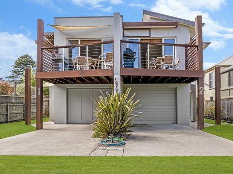 CASTWOOD VILLA No. 1 - Accommodation Broadbeach 2