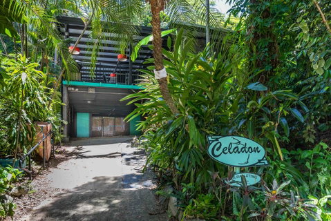 CELADON Holiday House - Accommodation Broadbeach 1