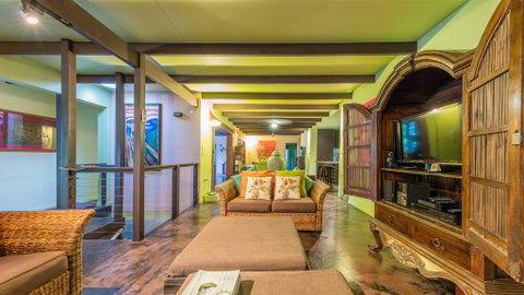 CELADON Holiday House - Accommodation Broadbeach 3