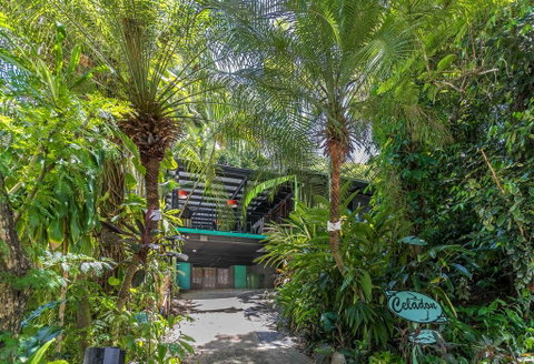 CELADON Holiday House - Accommodation Broadbeach 2