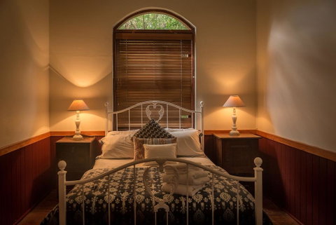 Celestial Dew Guest House, Day Spa, Retreat - Accommodation Broadbeach 2
