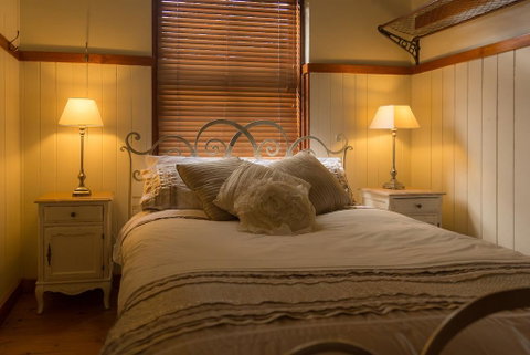 Celestial Dew Guest House, Day Spa, Retreat - Accommodation Broadbeach 1