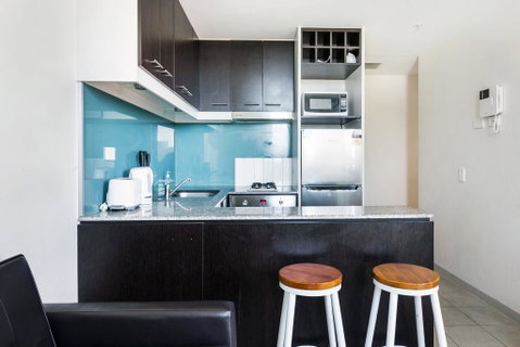 Central And Modern Apartment In Melbourne CBD - Accommodation Broadbeach 2