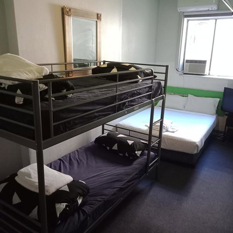 Central Perk Lodge - Accommodation Broadbeach 3