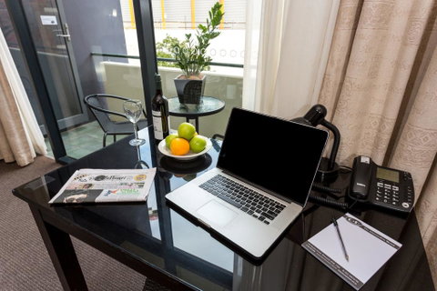 Clarendon Hotel - Accommodation Broadbeach 2