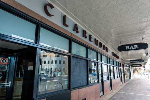 Clarendon Hotel - Accommodation Broadbeach 1