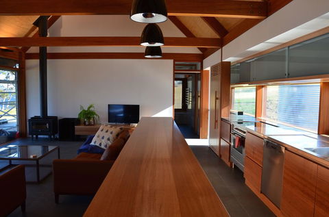 Coast House Tasmania - Accommodation Broadbeach 1
