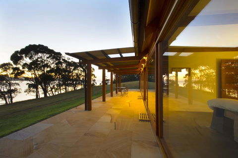 Coast House Tasmania - Accommodation Broadbeach 3