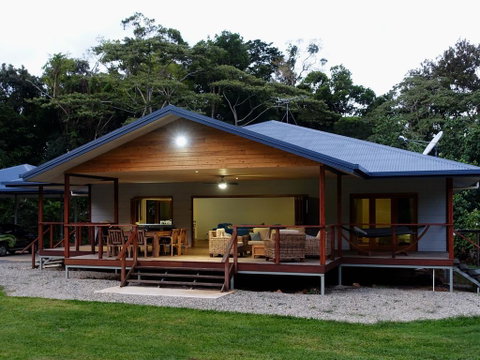 Coconut Beach House - Accommodation Broadbeach 0