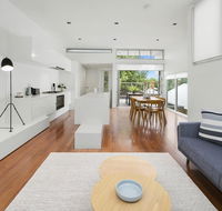 Cogens Two Bedroom Townhouse - Accommodation Broadbeach